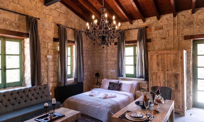 Vouni Cama Y Desayuno | Oinou Strata - Adults Only