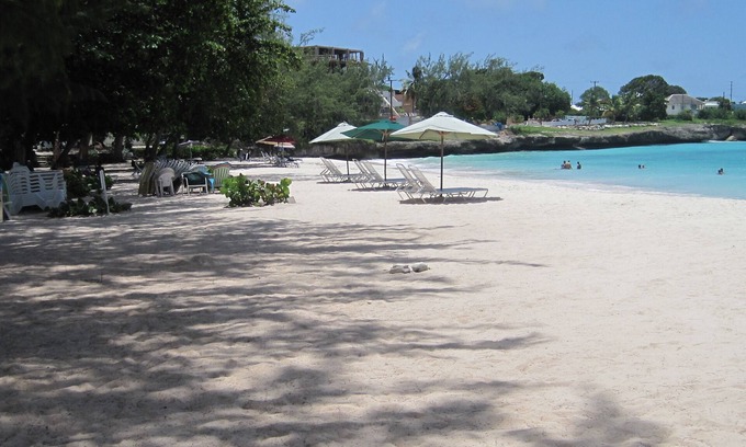 Scarborough Cabaña | Oistins Cottage - ¡Solo momentos de la playa!