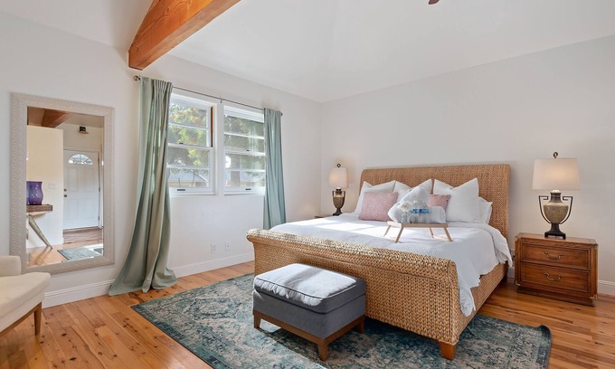 Ojai Casa | Ojai East End Countryside Retreat with Outside Jacuzzi and EV TESLA Charger