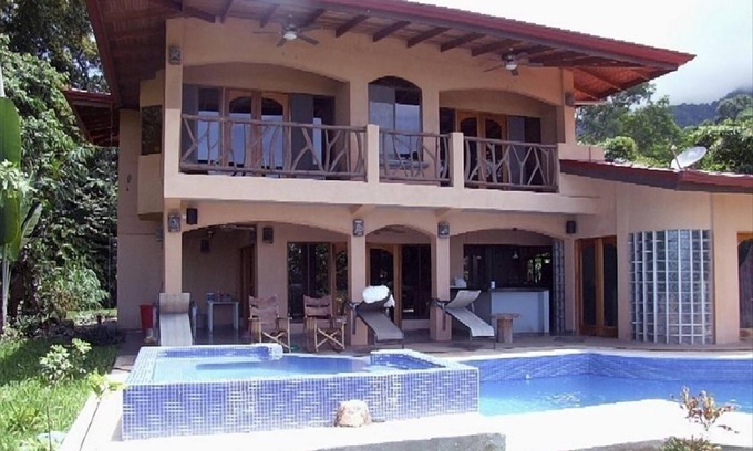 Ballena Casa | Ojochal casa con piscina / Vista al Mar / Private Jungle Trail & River en 12 acres.
