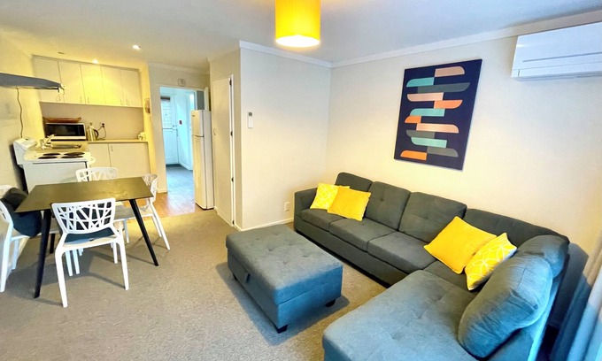 Queenstown Cabaña | OK Holiday Unit #5 - Queenstown Holiday Apartment