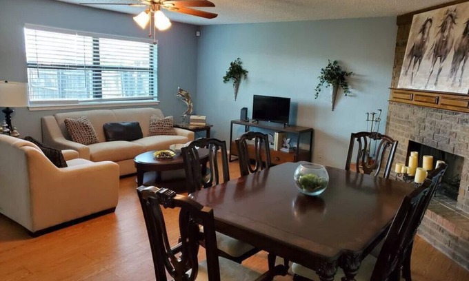 Oklahoma City Casa | OKC - Curtis · Self Check-in-King-Fast wifi-20min 2 anywhere