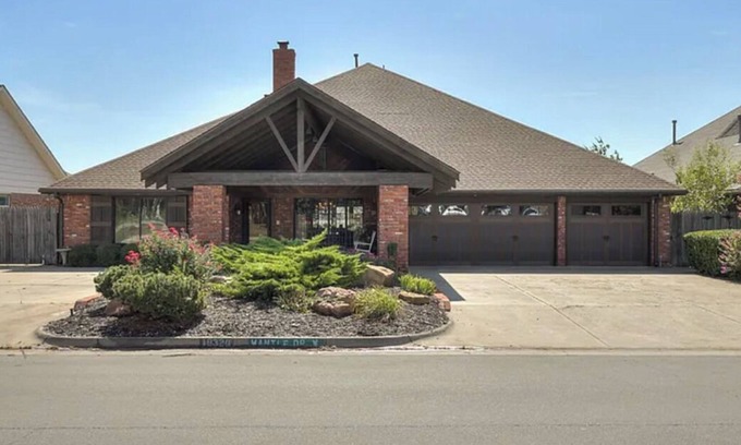 Oklahoma City Casa | OKC THUNDER, OKC Concerts, OKC Everything with a family sized relaxing retreat