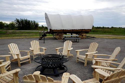South Oklahoma City Casa | Oklahoma Glamping in this Wonderful Covered Wagon for Family Vacations near Oklahoma City
