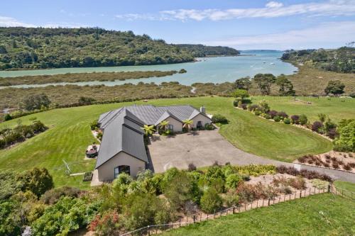 Okura Casa | Okura River Estate Getaway