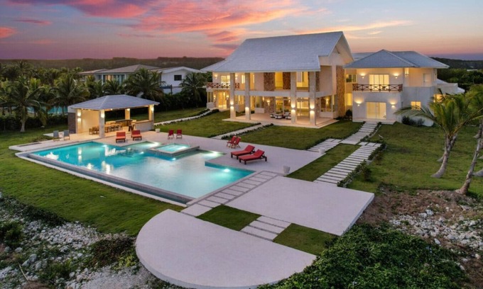 Punta Cana Casa | Okyanus: Spectacular oceanview villa w/ pool, Jacuzzi, full staff & golf cart