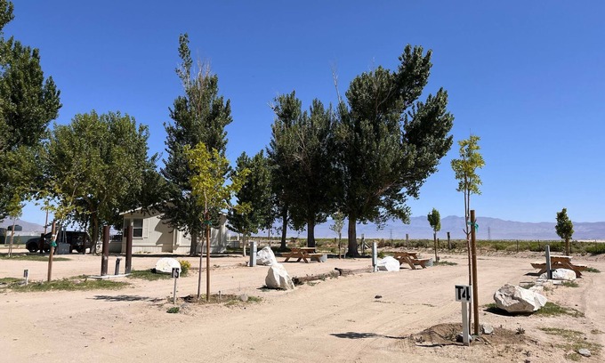 Olancha Alquiler De RV | Olancha Lakeside Tent Site #4 in Eastern Sierras