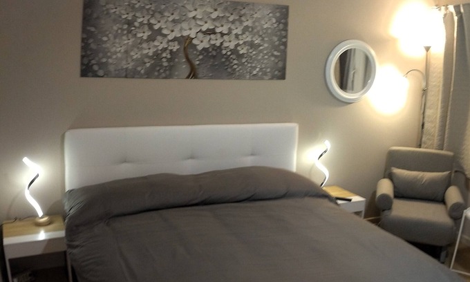 Monte Sacro Casa | Old Bridge Minisuite Quiet connected studio apartment