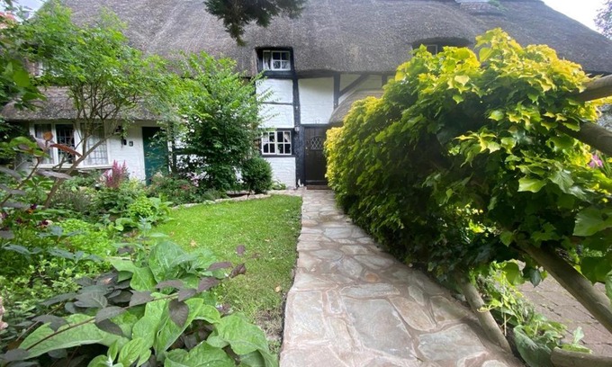 Shottery Casa | Old Cottage in Stratford upon Avon
