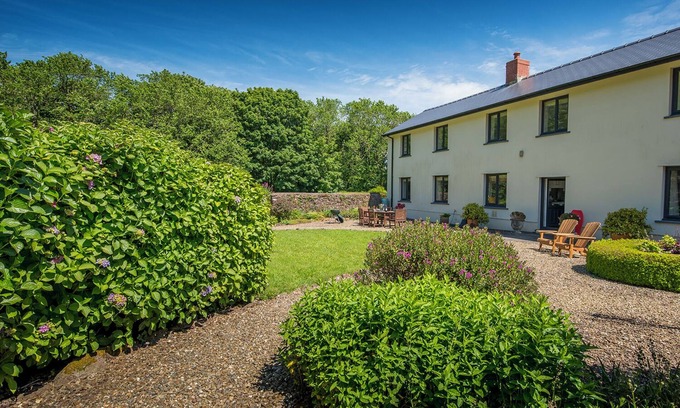 Pembroke Cabaña | Old Farm East Orielton, Holiday Cottage East Orielton, Nr Bosherston, Sleeps 8, 4 bedrooms, bathrooms