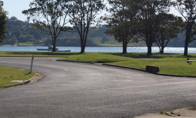 Lakes Entrance Casa | Old fisherman's house on barkes - pet and family friendly