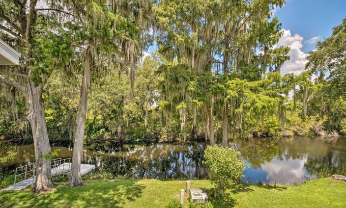 Inverness Casa | Old Florida Setting with Kayaks and Fishing Poles