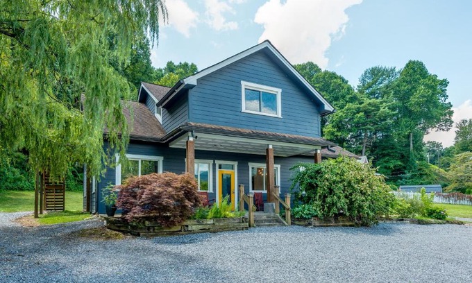 Swannanoa Casa | Old Lytle Cove Rd - Upper & Lower