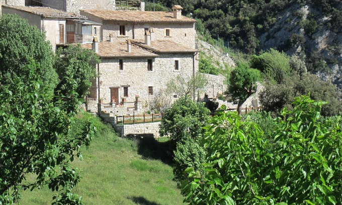 Ferentillo Casa | Antigua casa rural con jardín en el pueblo de Valnerina