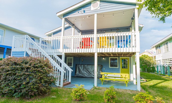 Sunset Beach Cabaña | Old School Beach Cottage with Flair