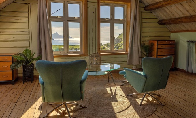 Vestvagøy Casa | Casa de la vieja escuela con fantásticas vistas al mar cerca de Haukland
