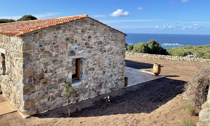 Paduledda Casa | Old sheepfold facing the sea