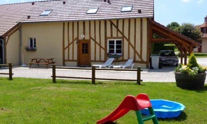 Villegenon Casa | Casa de carácter con piscina en un entorno verde de 4 a 6 personas