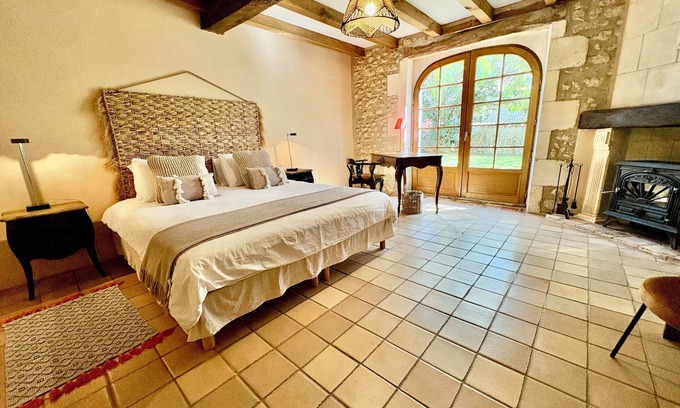 Festalemps Otro | OLD STONE FARMHOUSE WITH SWIMMING POOL
