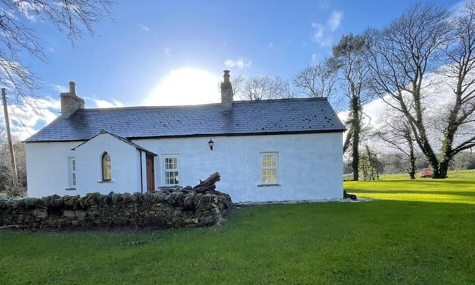 Ballynahinch Cabaña | Old Stone Cottage - historical cottage with woodburner, great trails