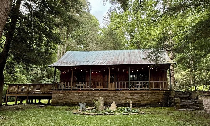 Sugar Grove Casa | Old Timey Charm with Modern Amenities