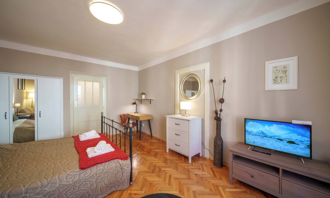 Stare Mesto Apartamento | Old Town Square - 3 Bedroom 3 Bathroom Kitchen