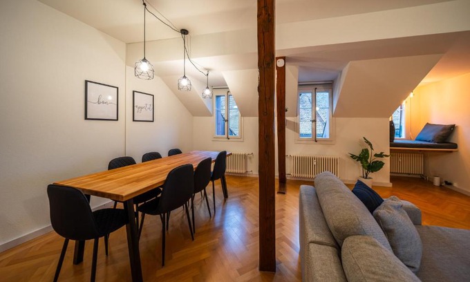 Thun Apartamento | Old town apt in the heart of Thun with garden