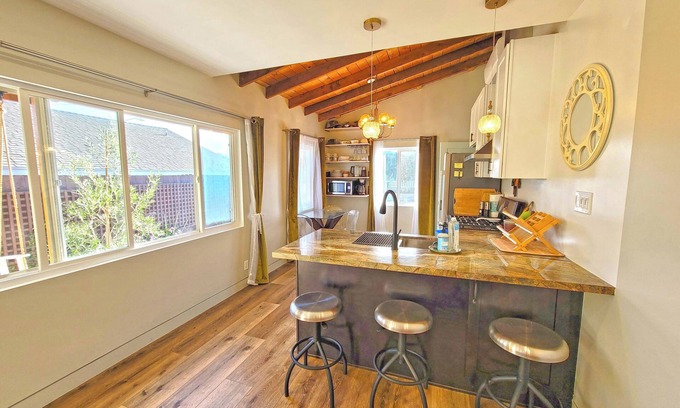 Old Town Camarillo Casa | Old Town Charmer walking distance to restaurants/nightlife