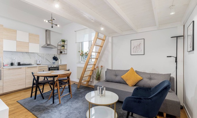 City Centre Apartamento | Old Town Chic Studio with Mezzanine