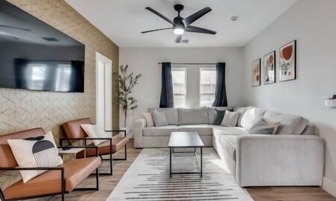 Keller Casa | Old Town Keller 5bed 3 bath home
