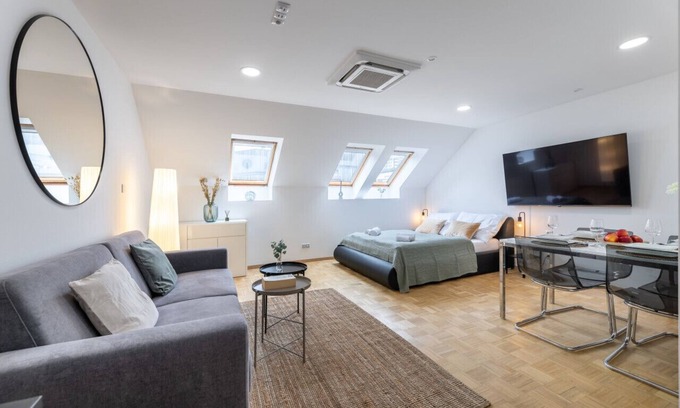 Stare Mesto Apartamento | Old Town Modern Apartment with Free Parking & A/C