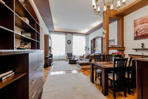 Brasov City Centre Apartamento | Old Town Story House