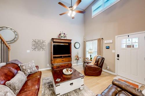Clarksville Casa | Old Woodland Station