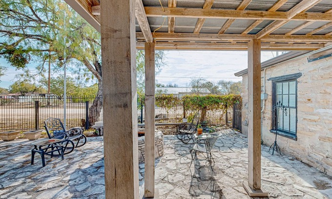 Brackettville Casa | Old-world home full of modern amenities with gas grill & AC - dog-friendly