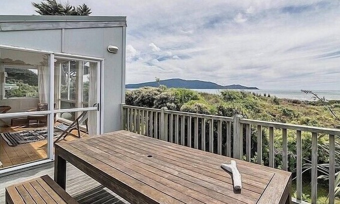 Waikanae Cabaña | Olde Beach Pearl - Waikanae Beach Bach