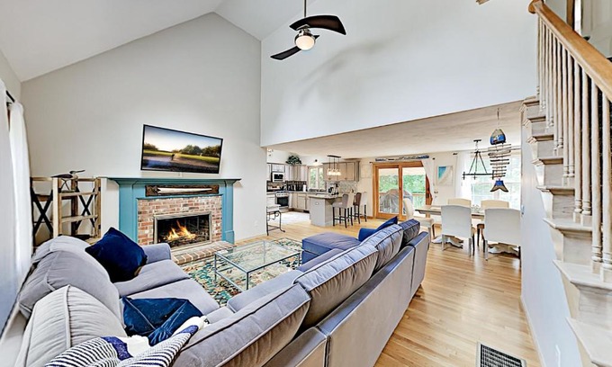 East Harwich Casa | Olde Homestead Hideaway