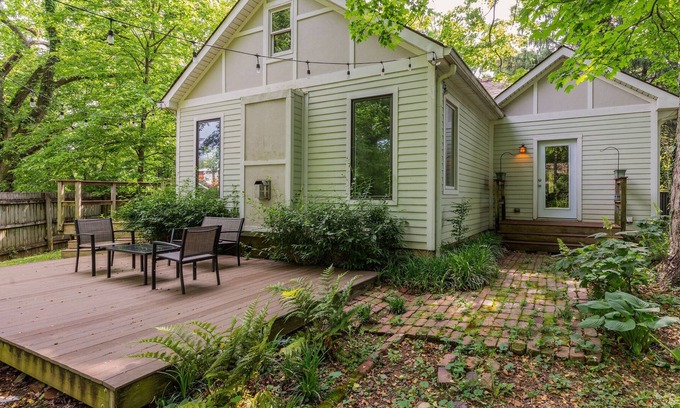 Eastwood Casa | OLE COTTAGE CORE - PRIVATE YARD - EAST NASHVILLE