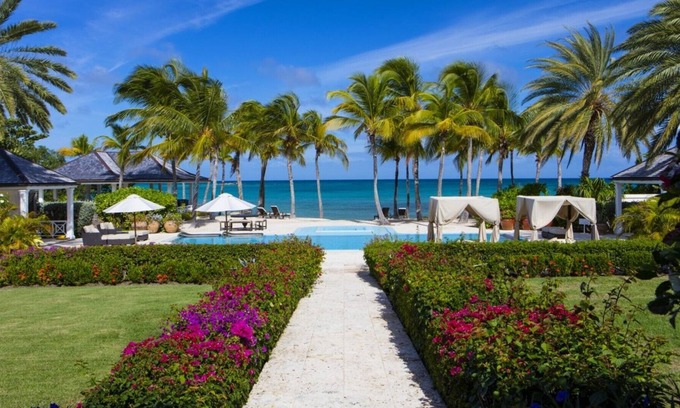 Long Island Casa | Oleander - Luxury Estate Home
