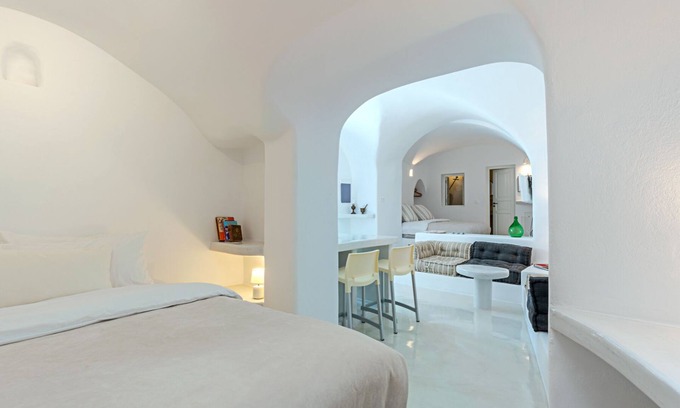 Firostefani Villa | Olive Cave house "Bronze"