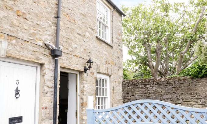 Richmond Cabaña | Olive Cottage