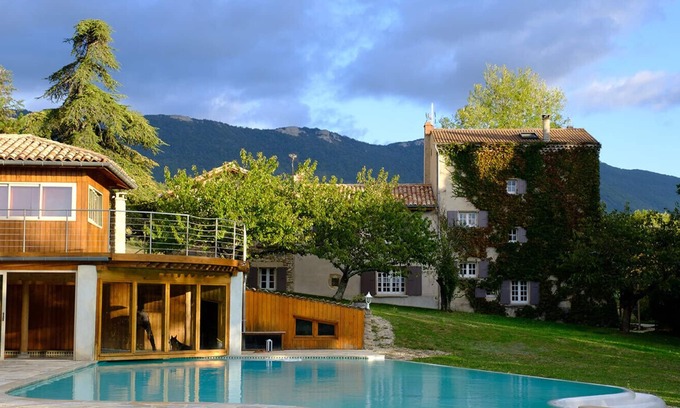 La Baume-Cornillane Casa | Olive House in the Heart of the Baraque Originelle