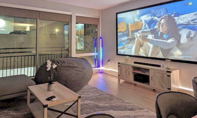 Cole-Noble District Apartamento | Oliver Capital | Downtown Theatre Suite