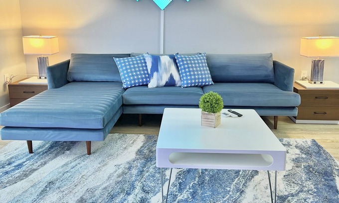 Cole-Noble District Apartamento | Oliver Capital | Spacious King Bed Downtown
