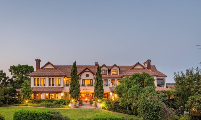 White River Casa | Oliver's Restaurant & Lodge