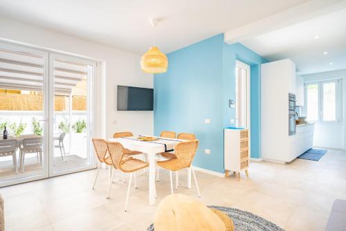 Poetto Apartamento | Oltremare, Patio, two steps from the sea