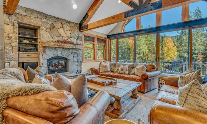 Olympic Valley Casa | Olympic Valley Getaway with Hot Tub & 2 Wet Bars