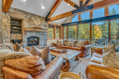 Olympic Valley Casa | Olympic Valley Getaway with Hot Tub & 2 Wet Bars