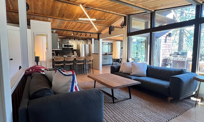 Olympic Valley Casa | Olympic Valley House with Palisades Tahoe Views
