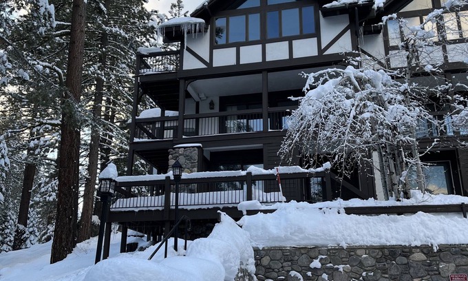 Olympic Valley Condominio | Olympic Valley Listing with Penthouse Views!
