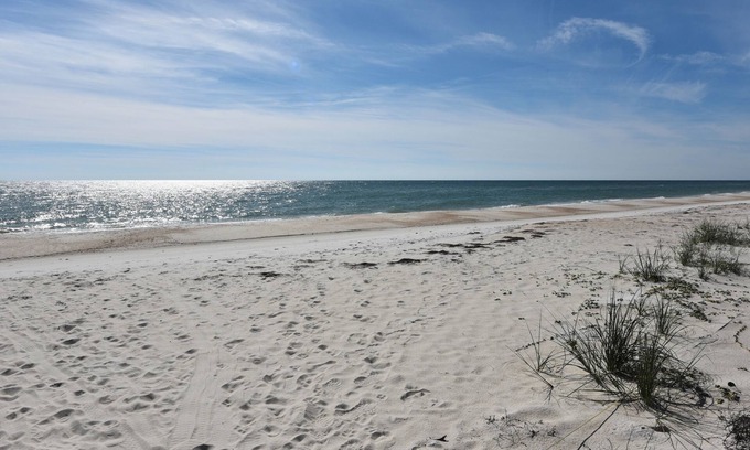 East End Casa | OM J5 pet friendly community pool beach access